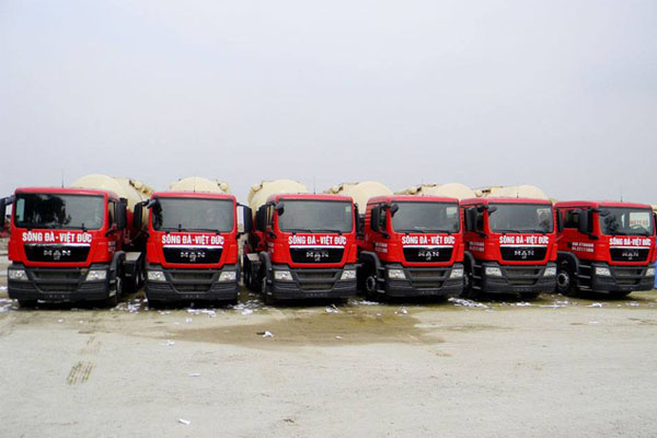 Diện kiến siêu xe đầu kéo 148 bánh giá hơn 1 triệu USD ở Việt Nam