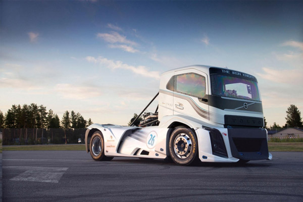 Volvo Iron Knight, xe đầu kéo nhanh nhất thế giới